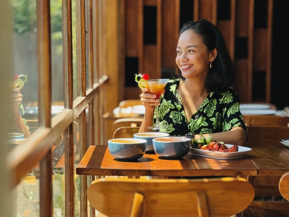 Window-side dining at Nusa Penida
